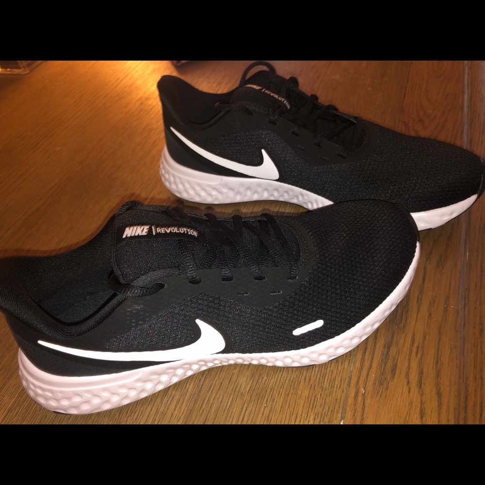 BRAND NEW NIKE MEN’S RUNNING SHOES